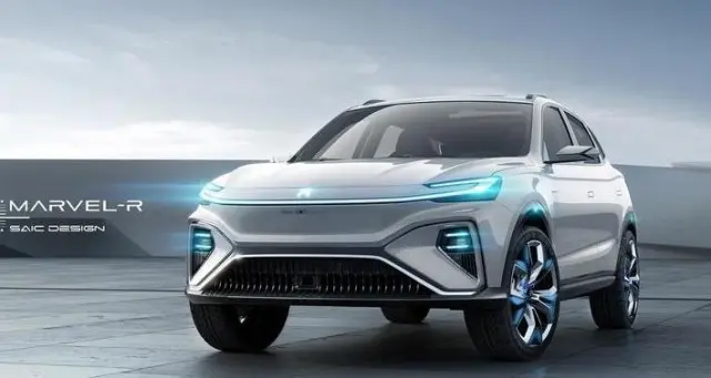 《明日汽车》：未来出行，科技狂飙！自动驾驶背后的伦理与救赎，速度与激情并存？